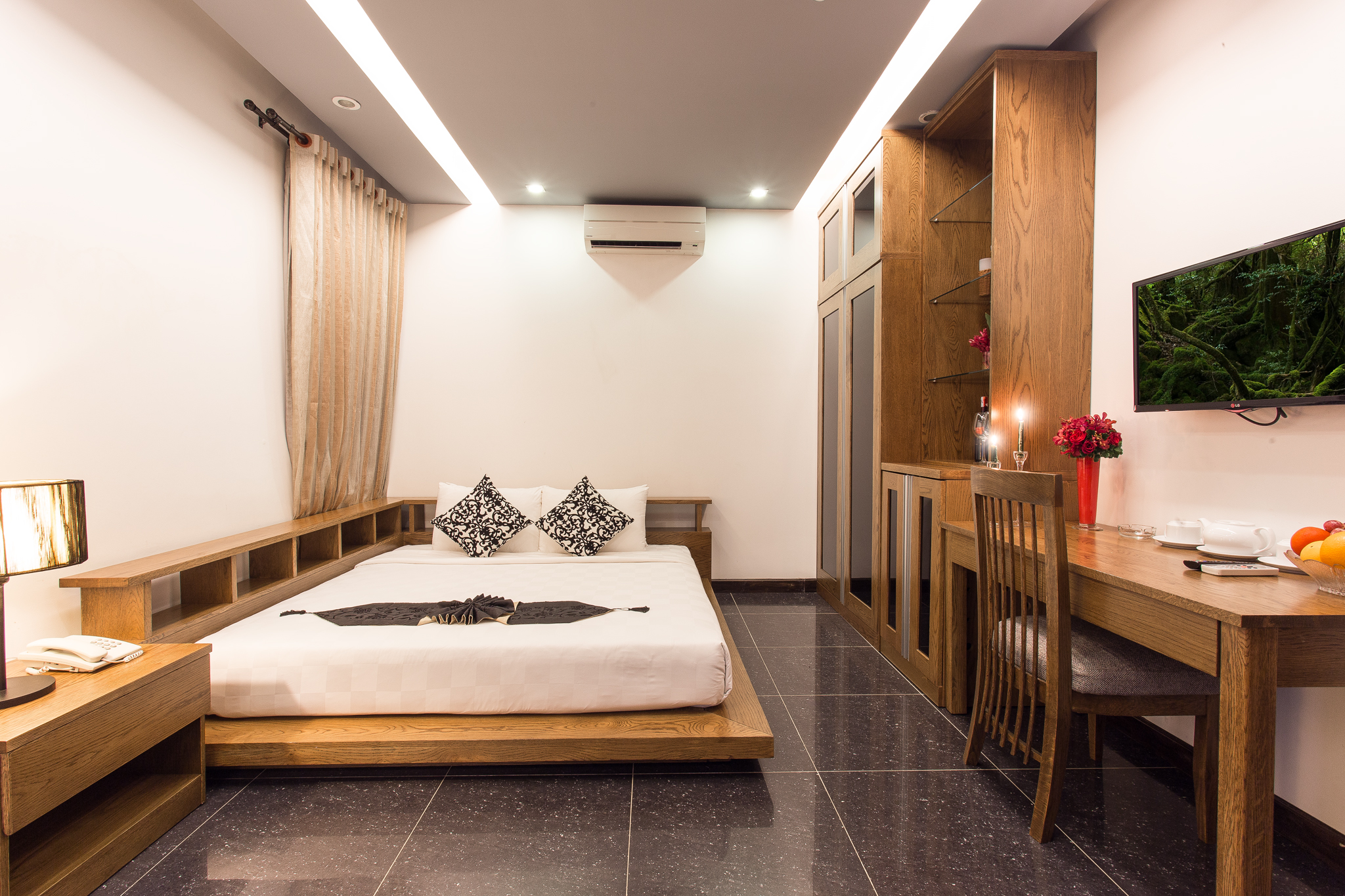 Valentine Hotel 13/36