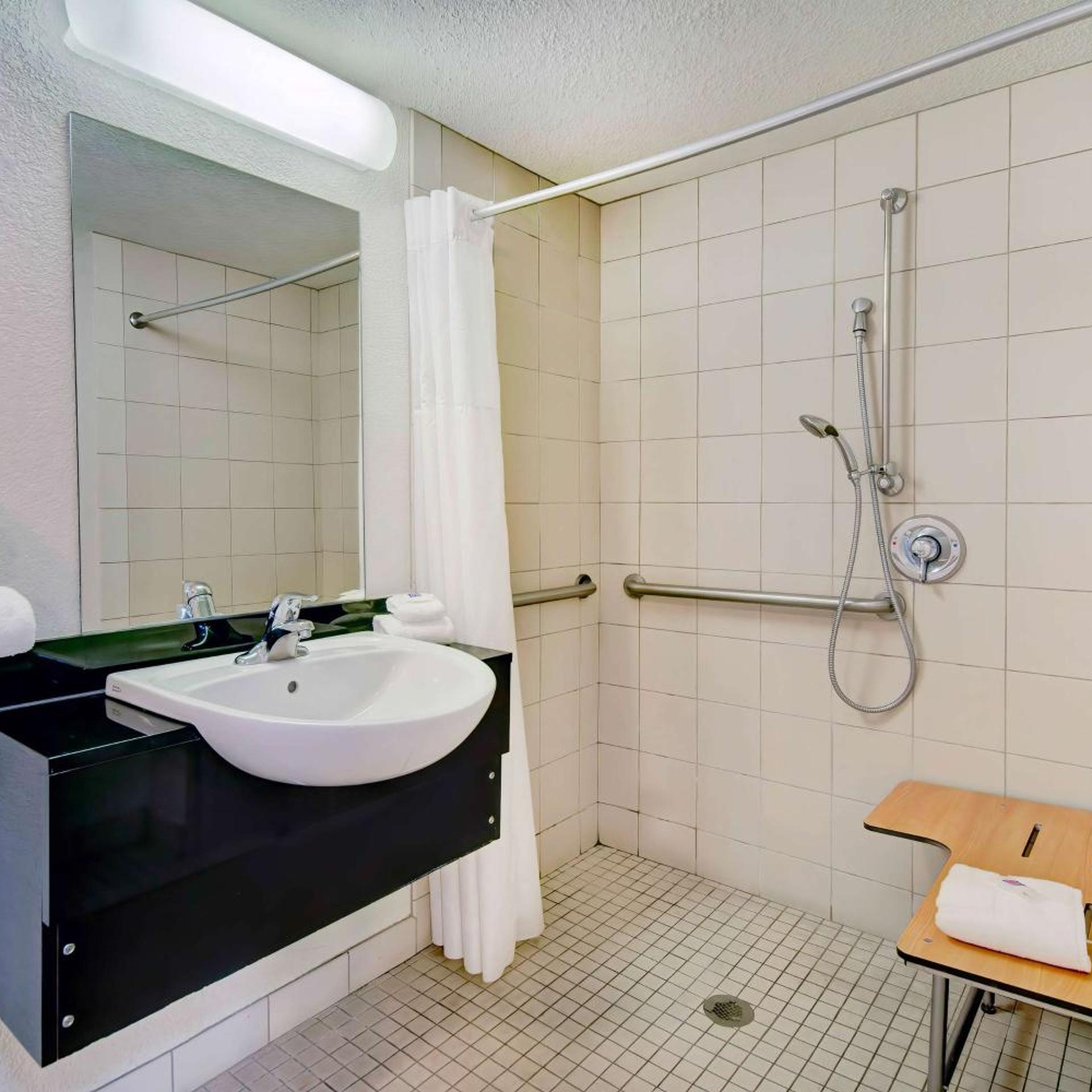 Room, Queen Bed, Kitchen, Smoking, Studio6 Tucson, AZ - Irvington Road 5/5