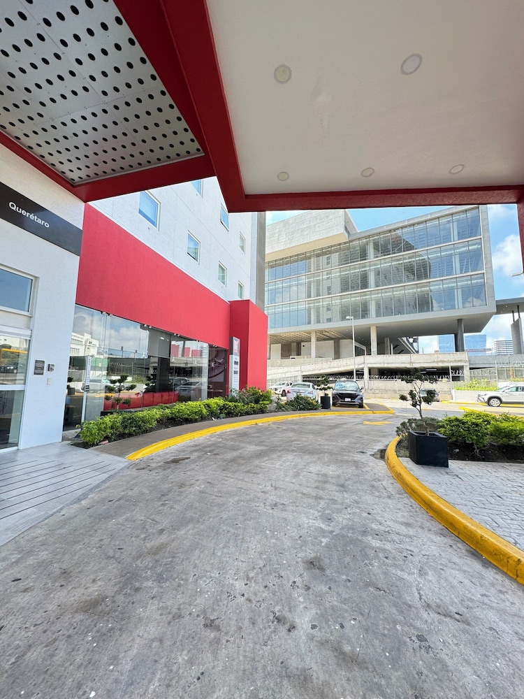 Ibis Queretaro 45/50