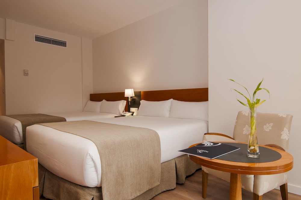 Senator Barajas Hotel 25/65