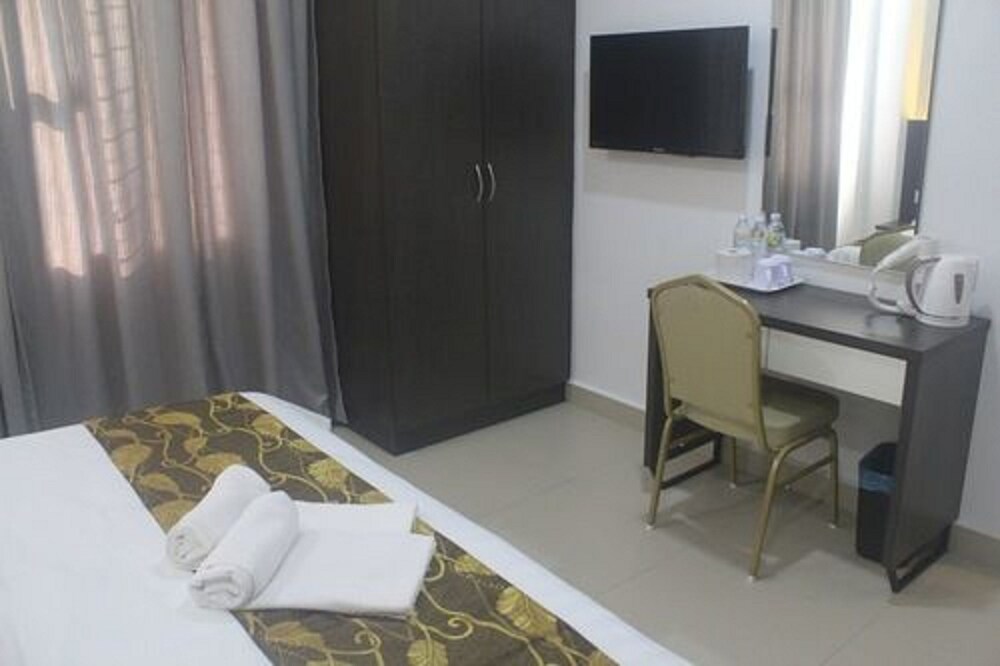 D'metro Hotel 35/61