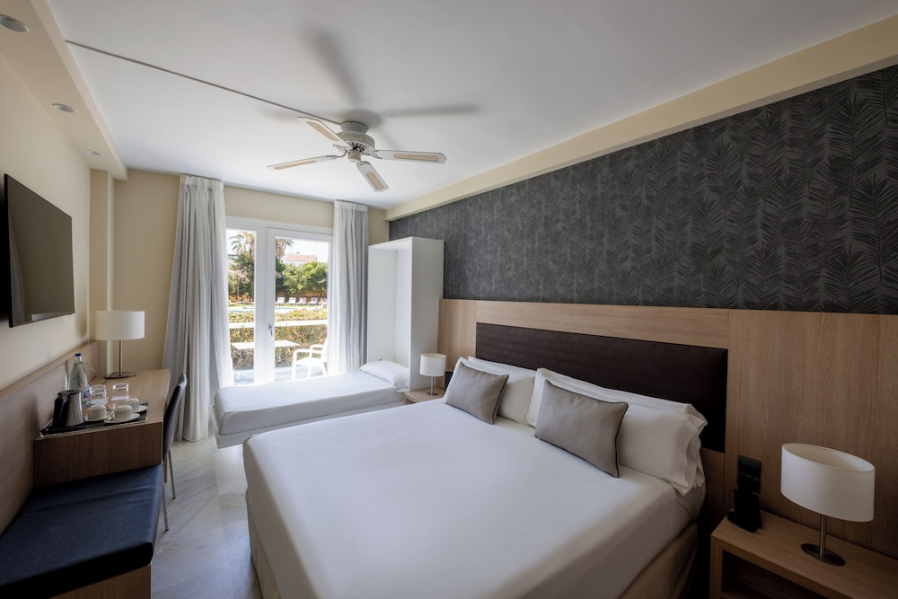 Room, Triple, 1 Queen and 1 Single Bed, Terrace, Garden Area
