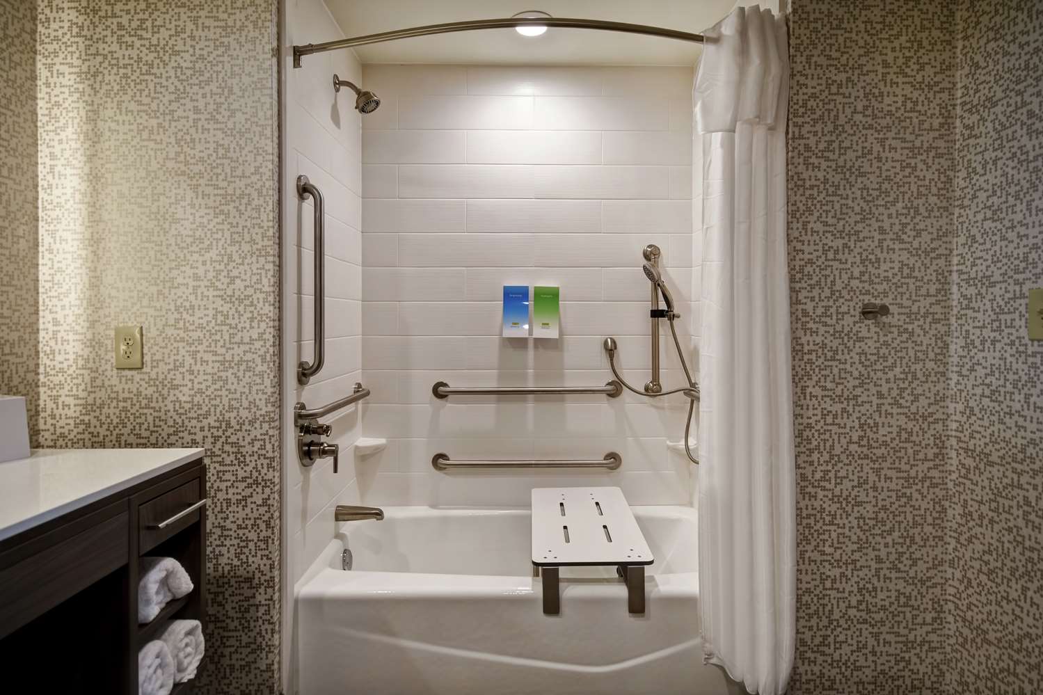 Suite, King Bed, Bathtub, Accessible