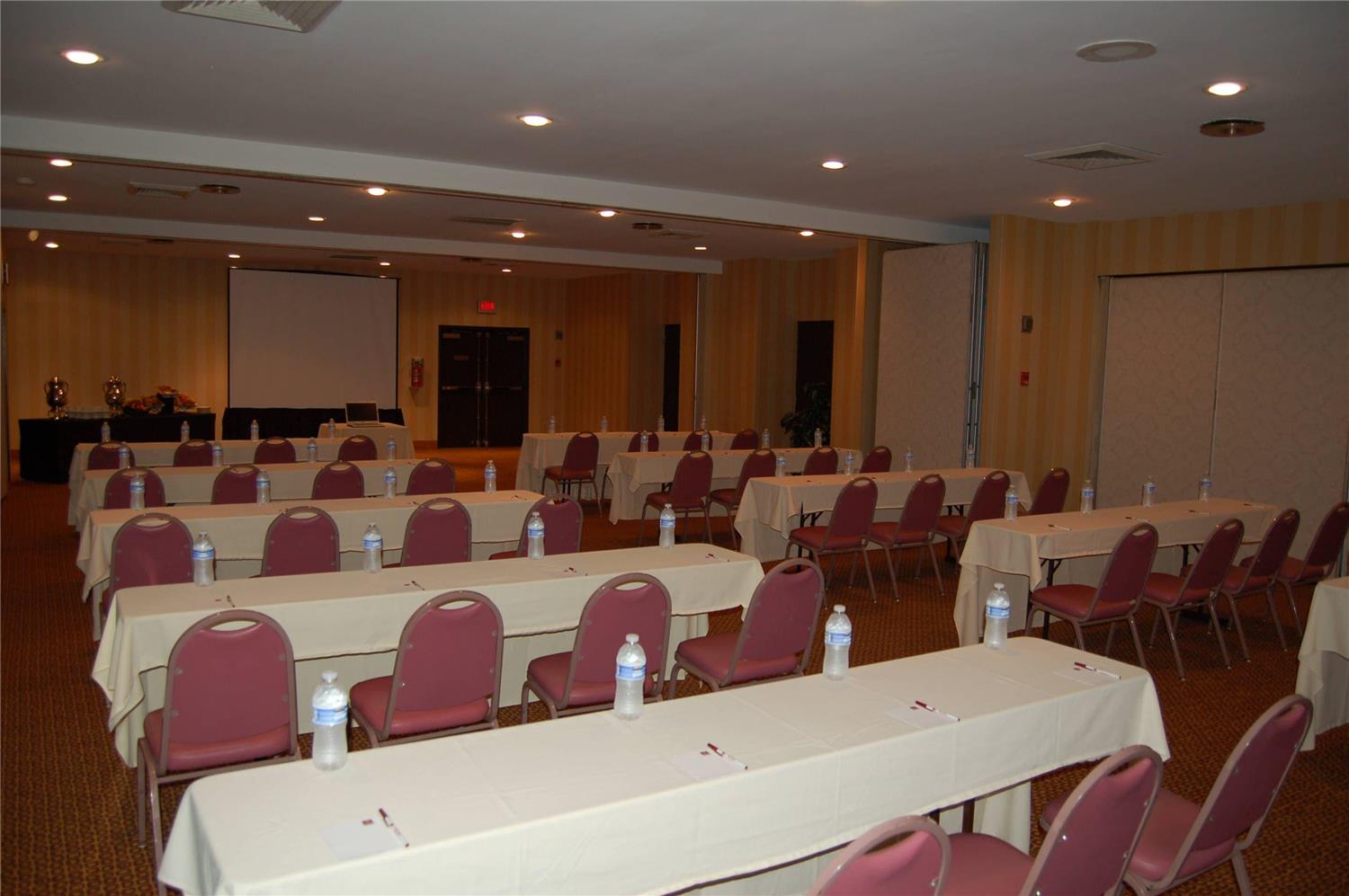 Rodeway Inn & Suites East Windsor CT 34/44