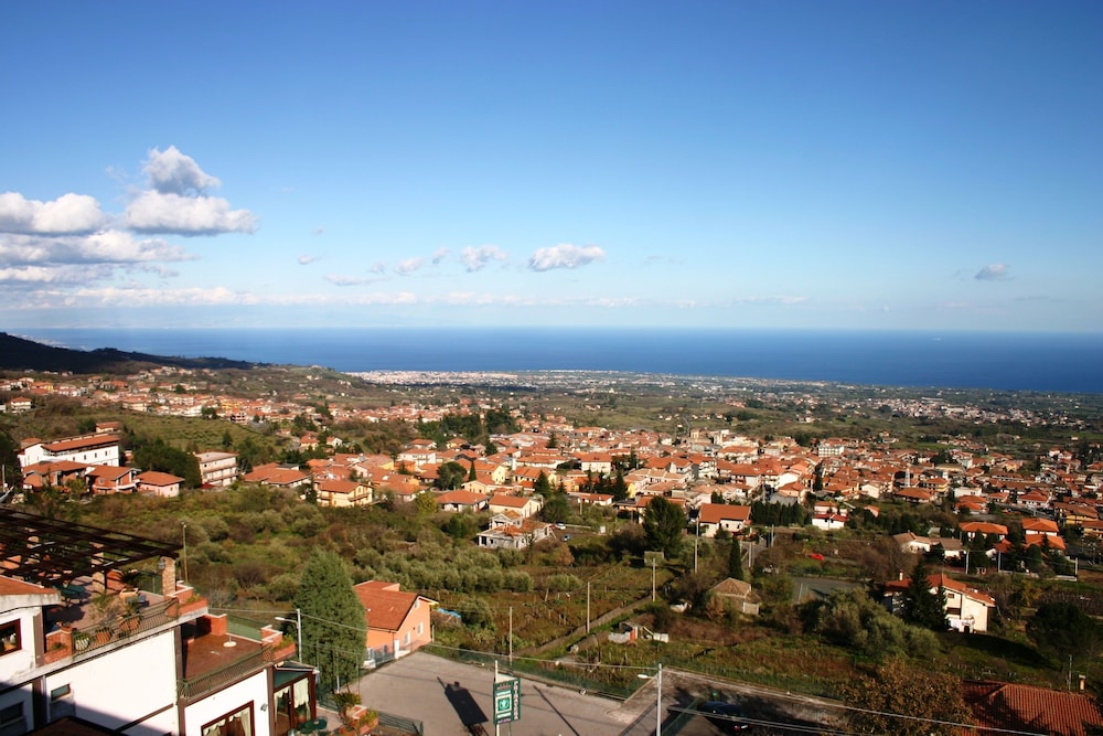 Hotel Primavera Dell'etna 44/47