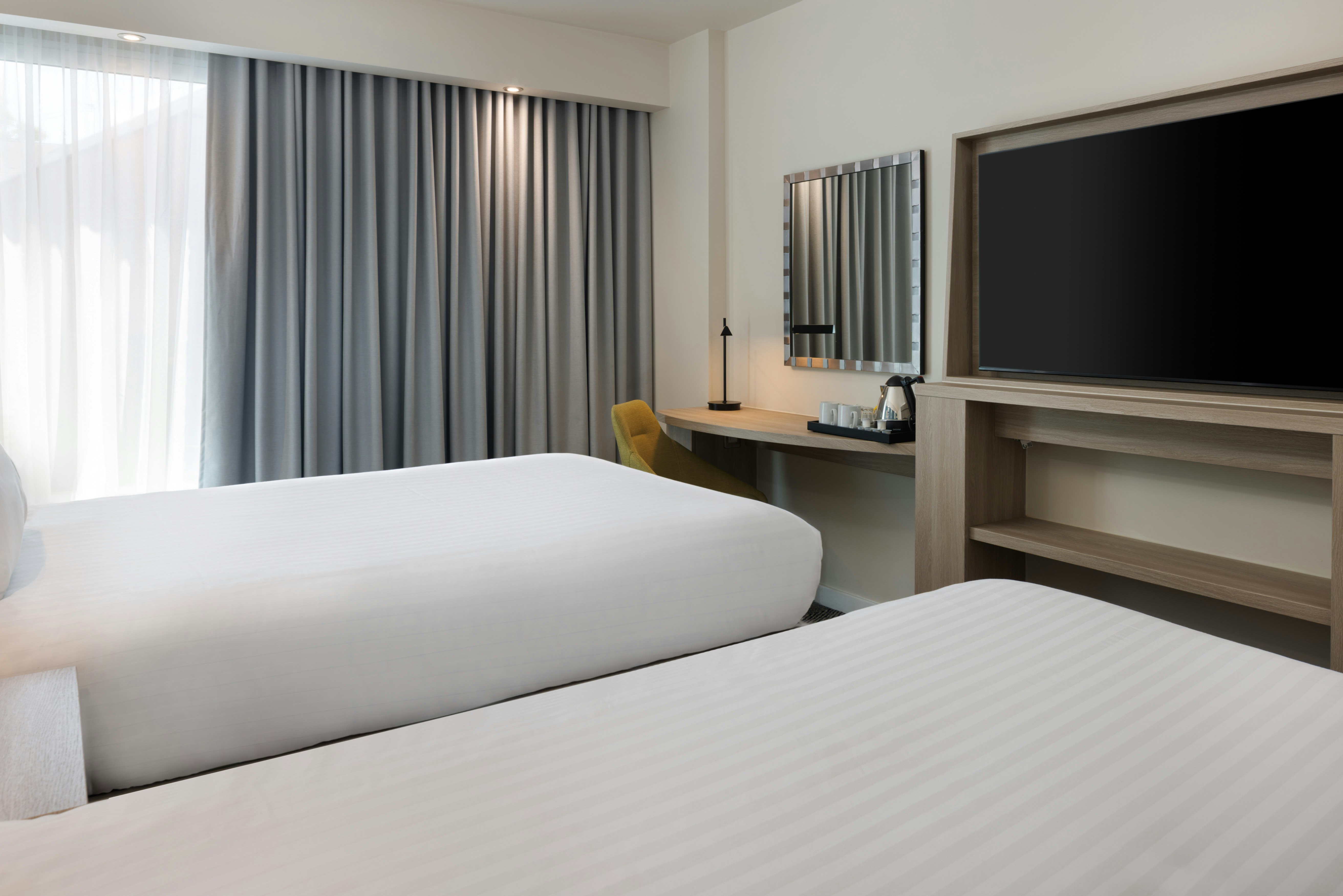 ROOM, TWIN BEDS