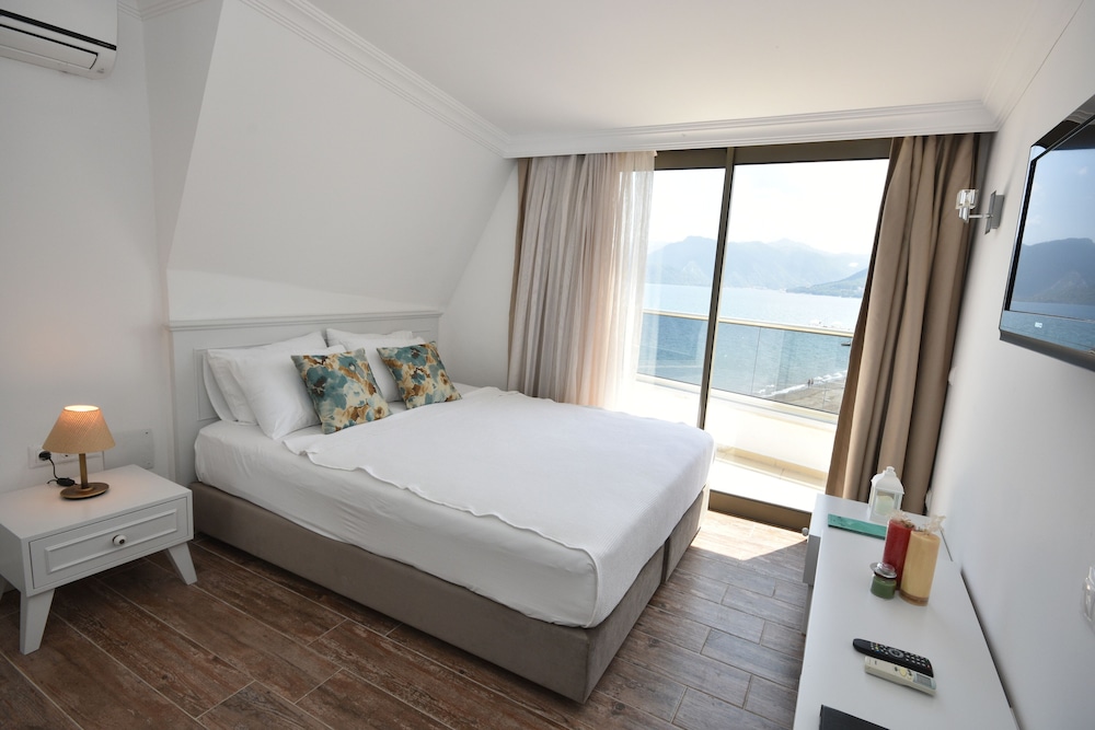 Aurasia Beach Hotel 28/69