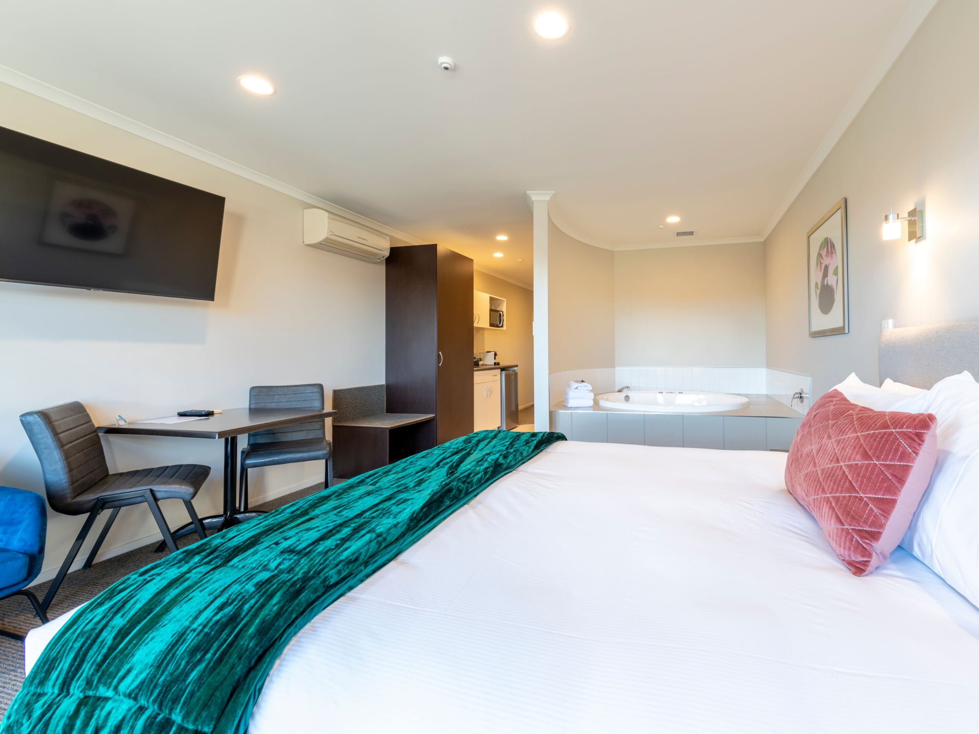 SPA, LUXURY, SUITE