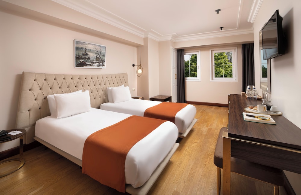 SUPERIOR, DOUBLE OR TWIN BED