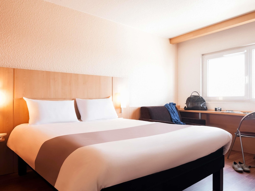 Ibis Bordeaux Lac 21/70