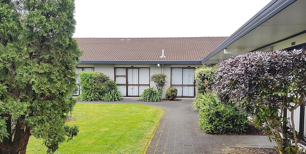 Garden Inn Airport 42/50