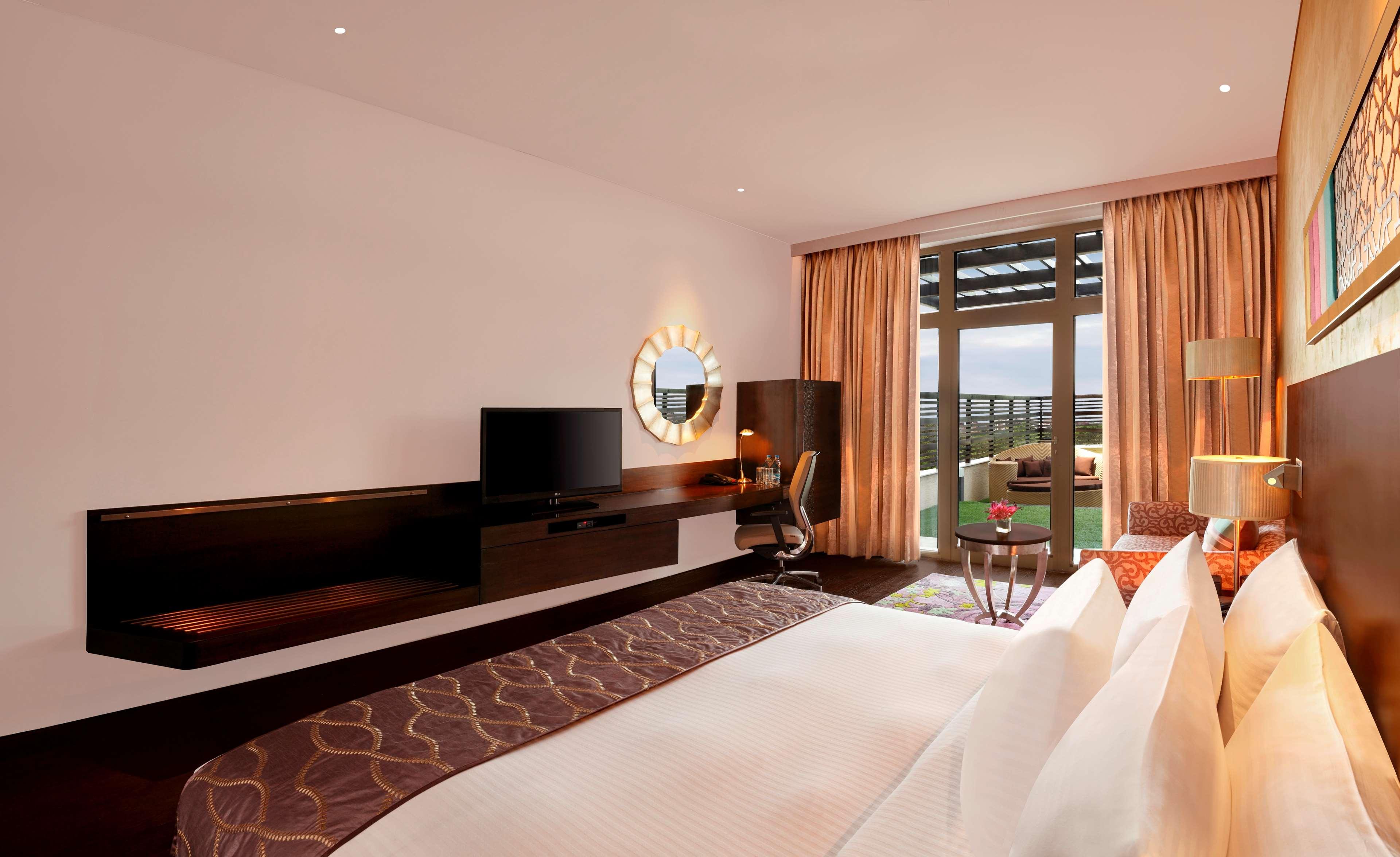 DELUXE, KING BED, TERRACE, LOUNGE ACCESS
