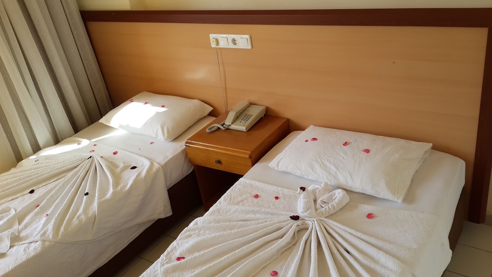 Caner Hotel 16/38