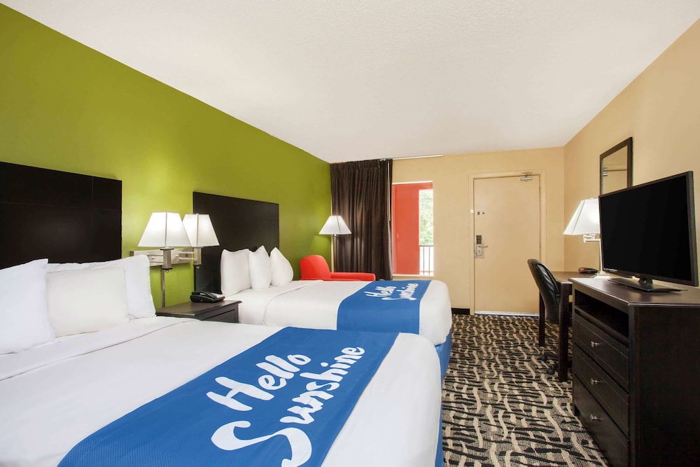 Days Inn by Wyndham Pensacola I-10 16/34