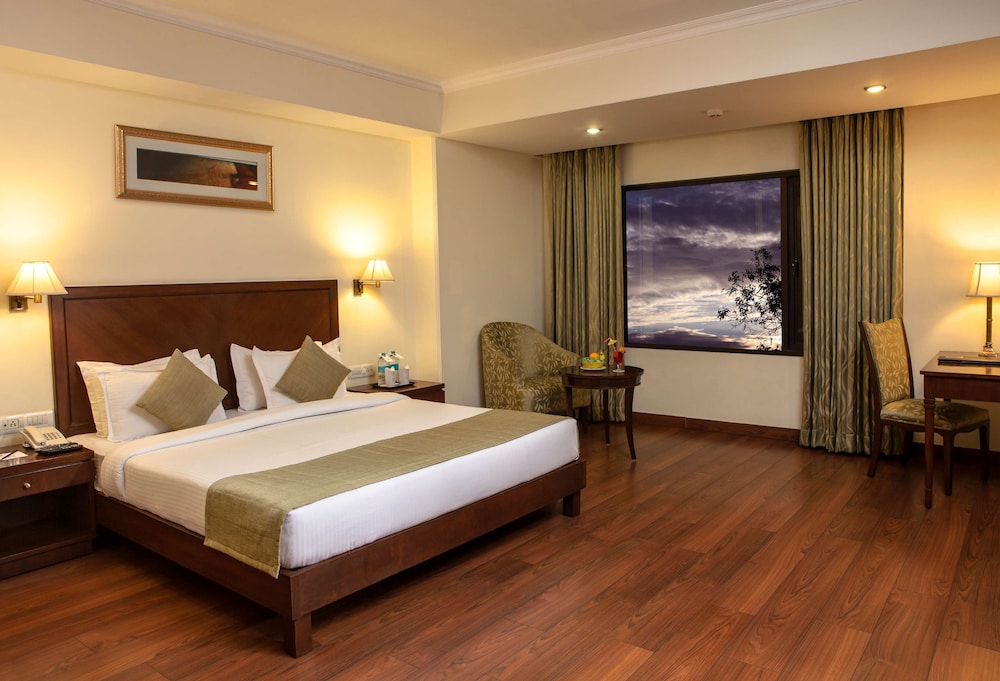 Le Lac Sarovar Portico 15/56