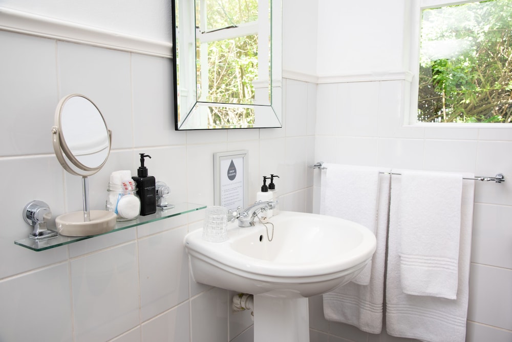 River Manor Boutique Hotel 44/58