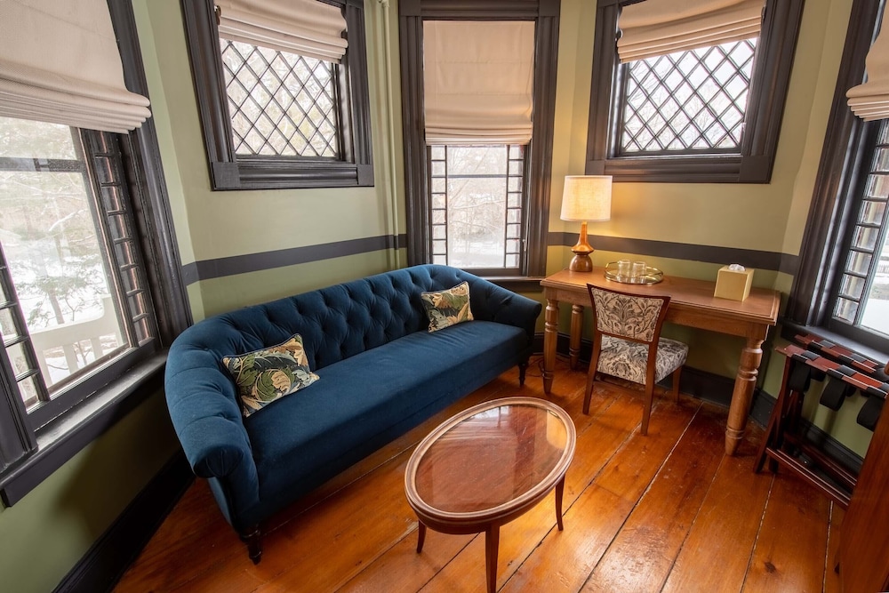 Rookwood Inn 33/50