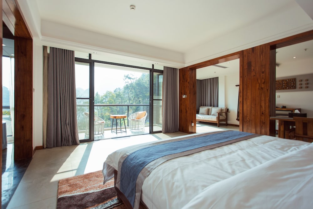 EXECUTIVE, KING BED, RIVER VIEW