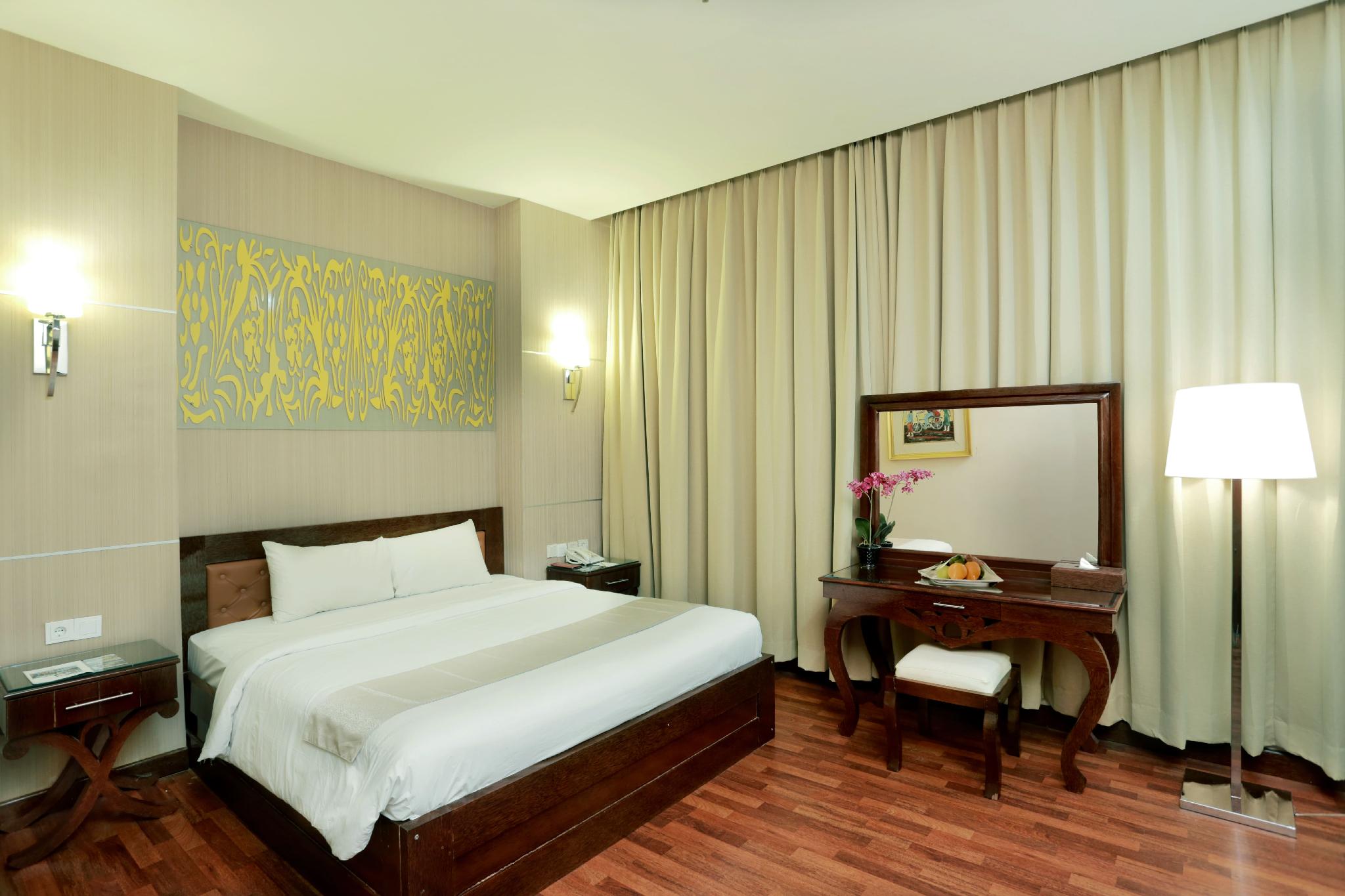 Sutan Raja Hotel & Convention Palu 10/23