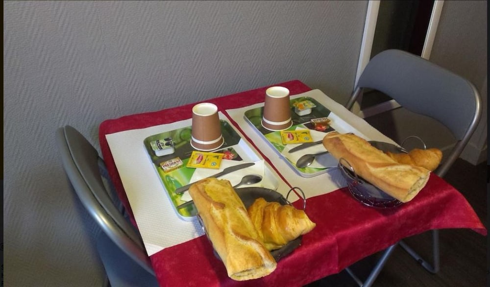 Hipotel Paris Gambetta Republique 42/58