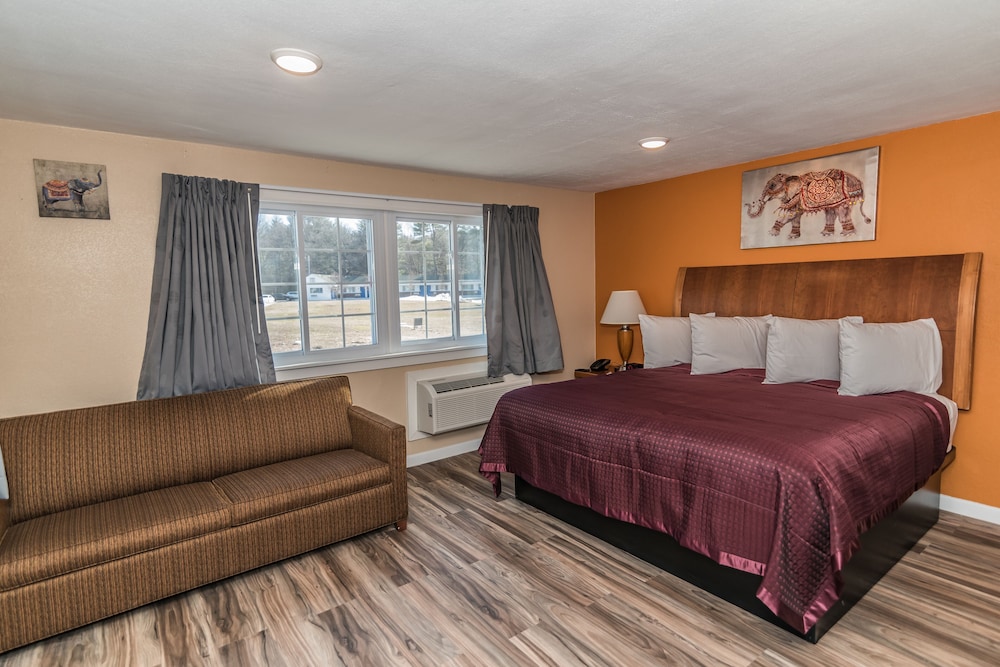 Howard Johnson by Wyndham Acton 7/33