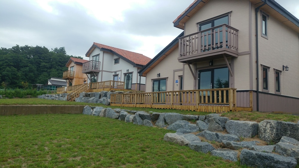Daegwallyeong Solbawee Log-Housing Pension 14/22