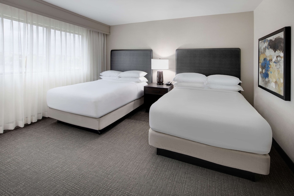 Embassy Suites by Hilton Detroit Troy Auburn Hills 16/77