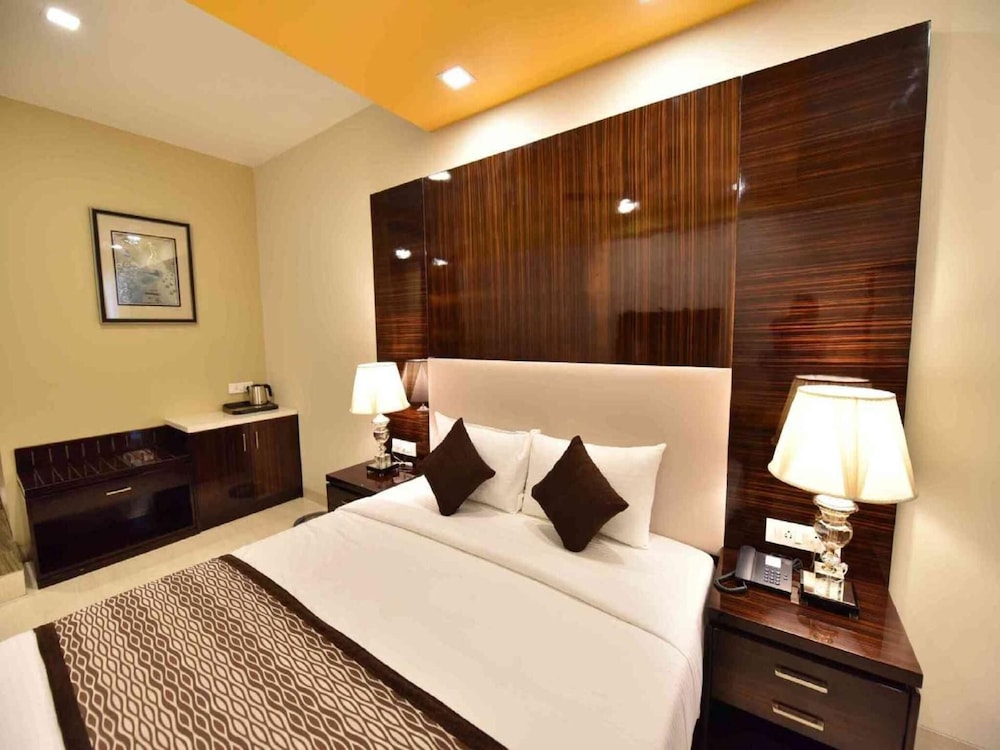 Deluxe, Queen Bed, Hotel Calangute Central 2/5