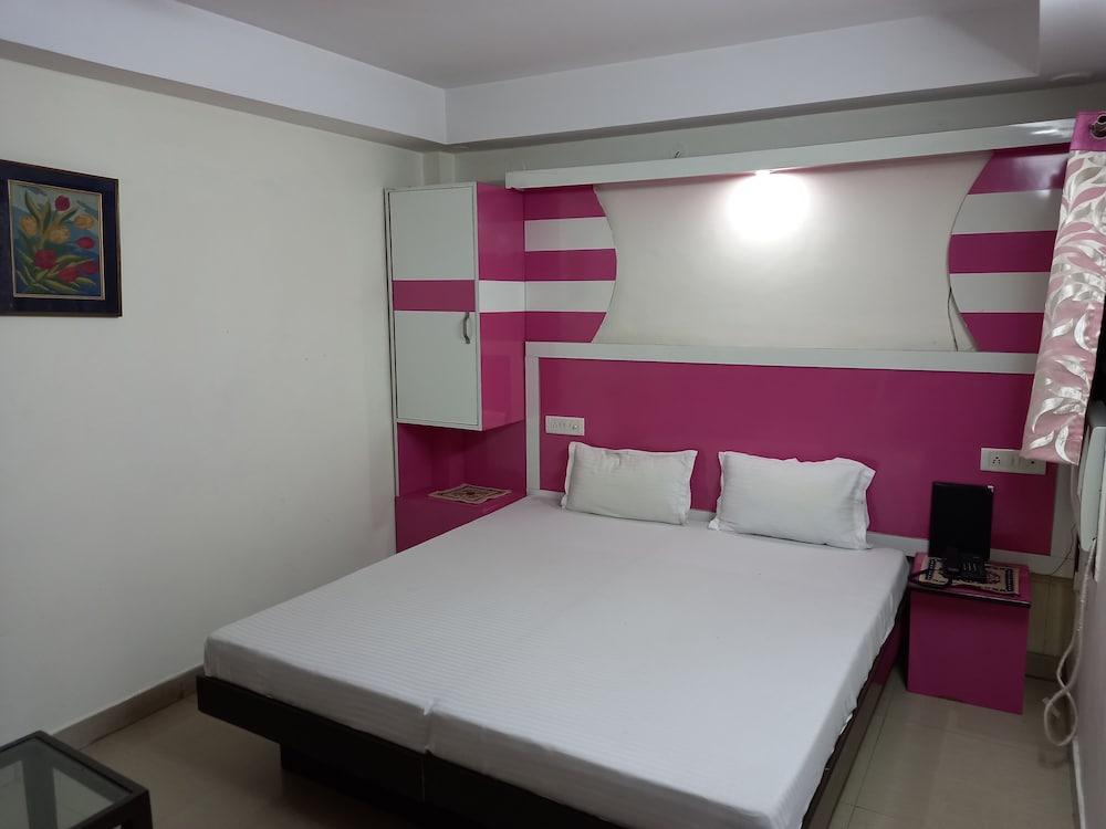 DELUXE, DOUBLE BED