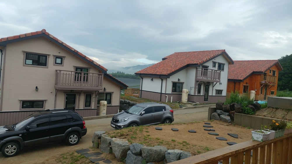 Daegwallyeong Solbawee Log-Housing Pension 13/22