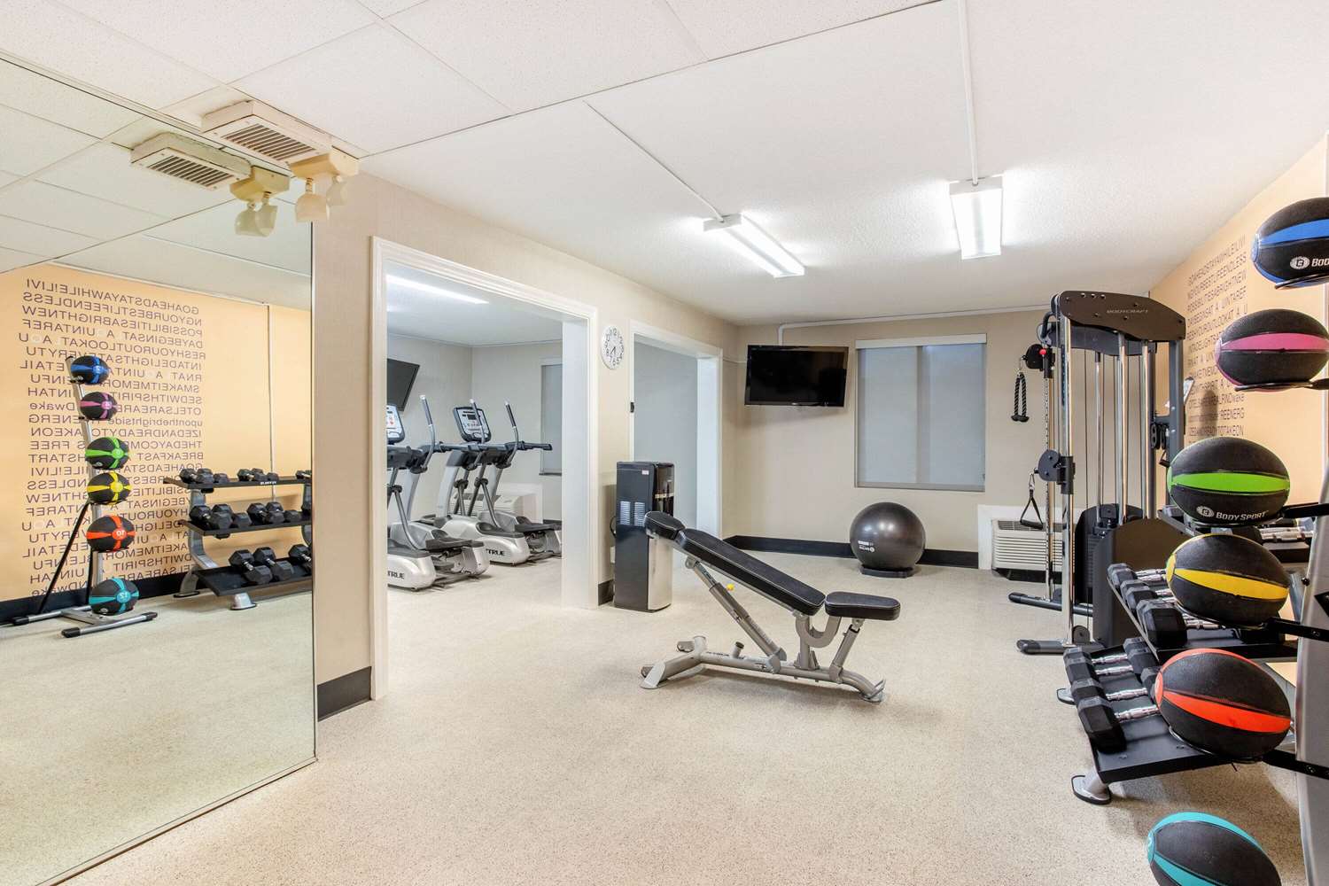 La Quinta Inn & Suites by Wyndham Indianapolis South 25/46