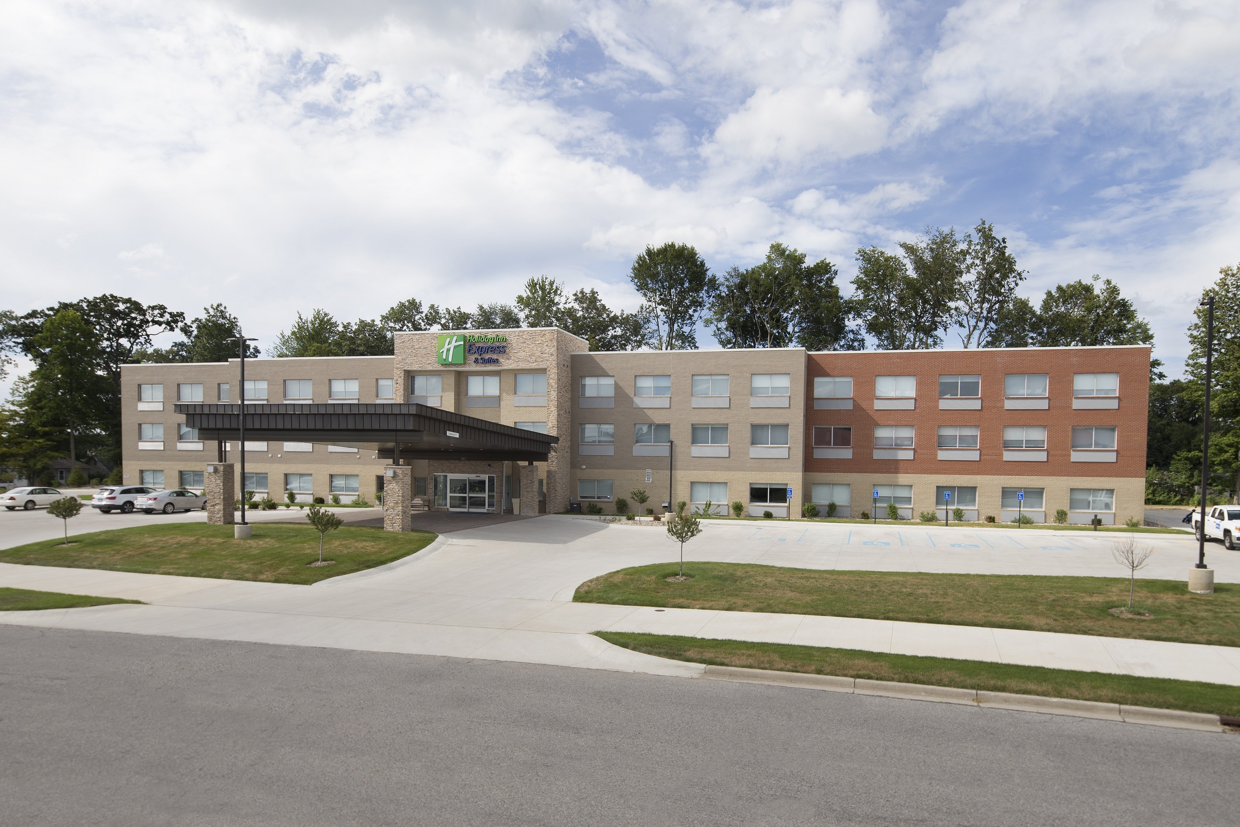 Holiday Inn Express Suites La Porte 40/44