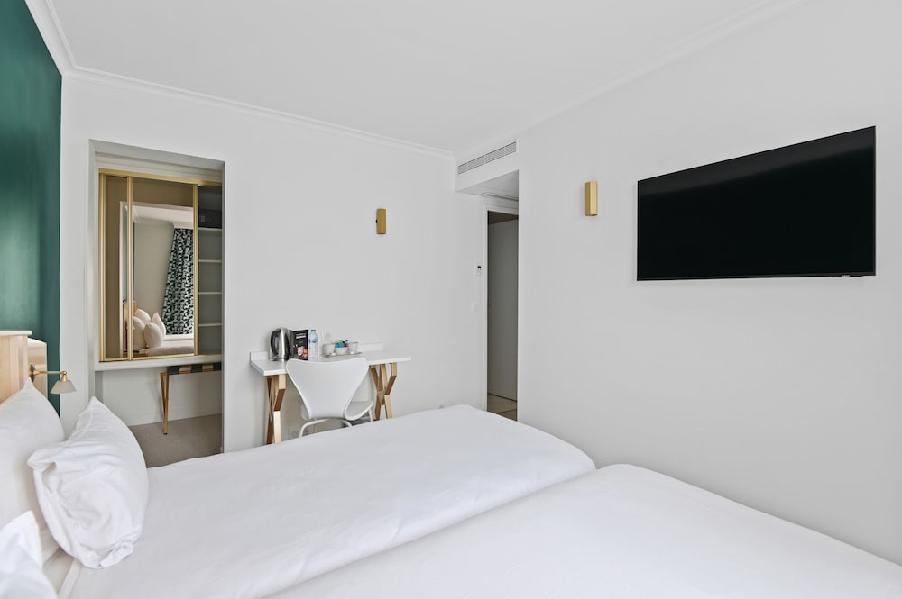 Room at Elysees Opera Hotel, PARIS