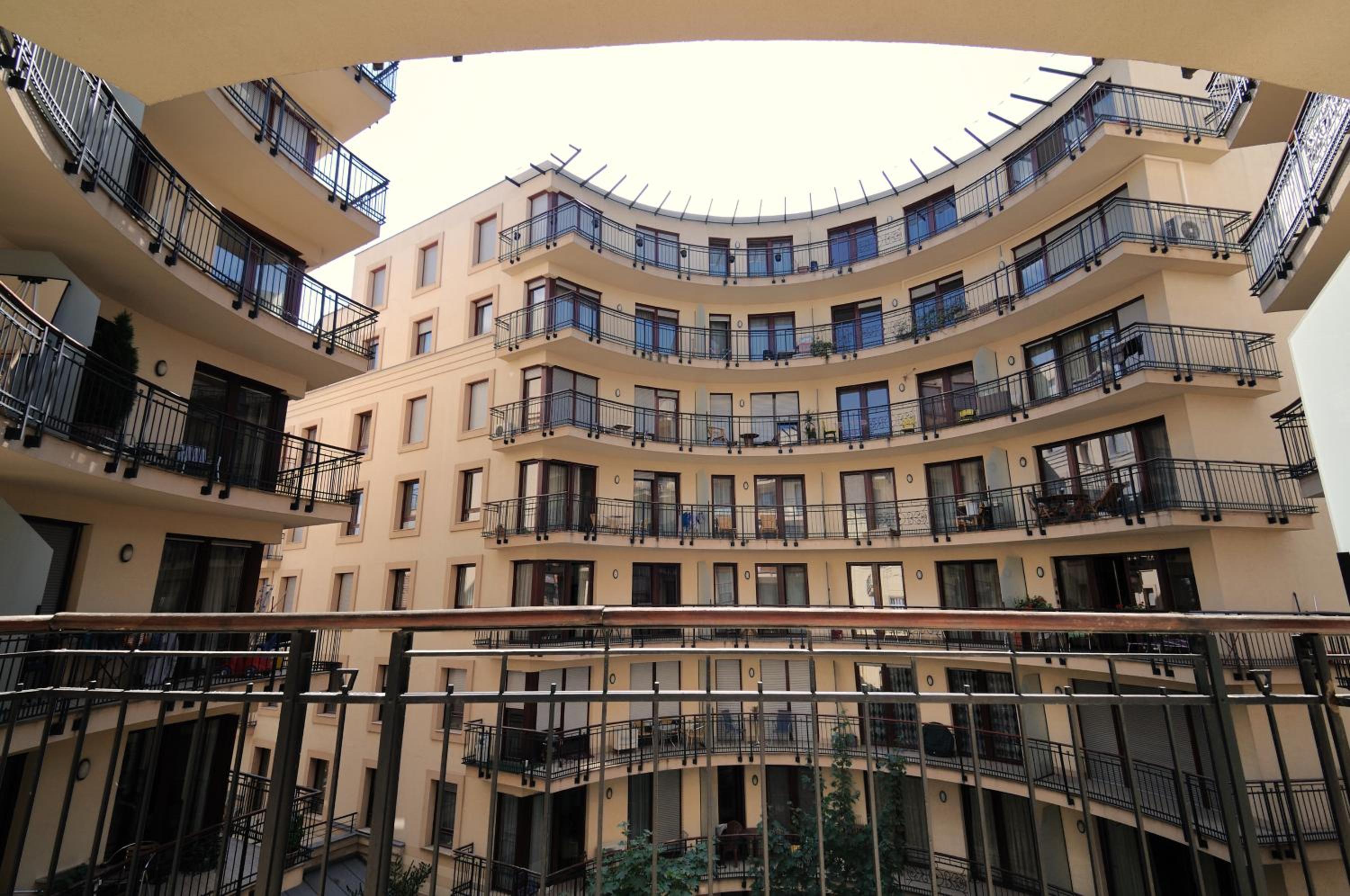 King Apartments 1/50
