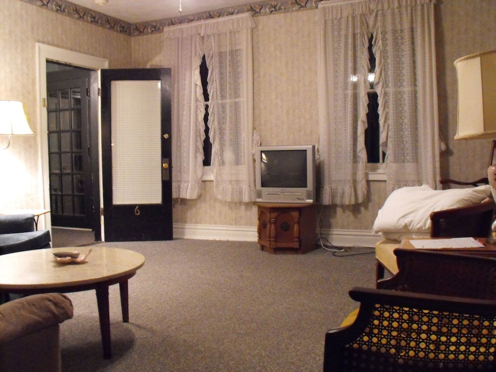 Empire House Hotel 34/59