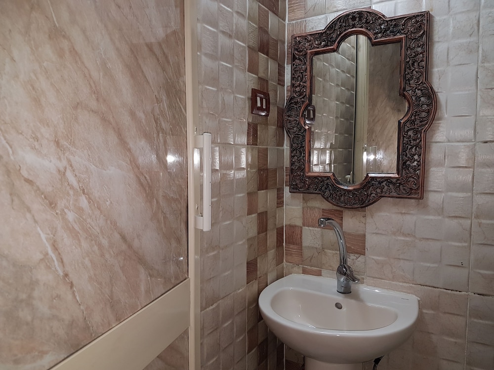 Paradise Boutique Hotel 38/43