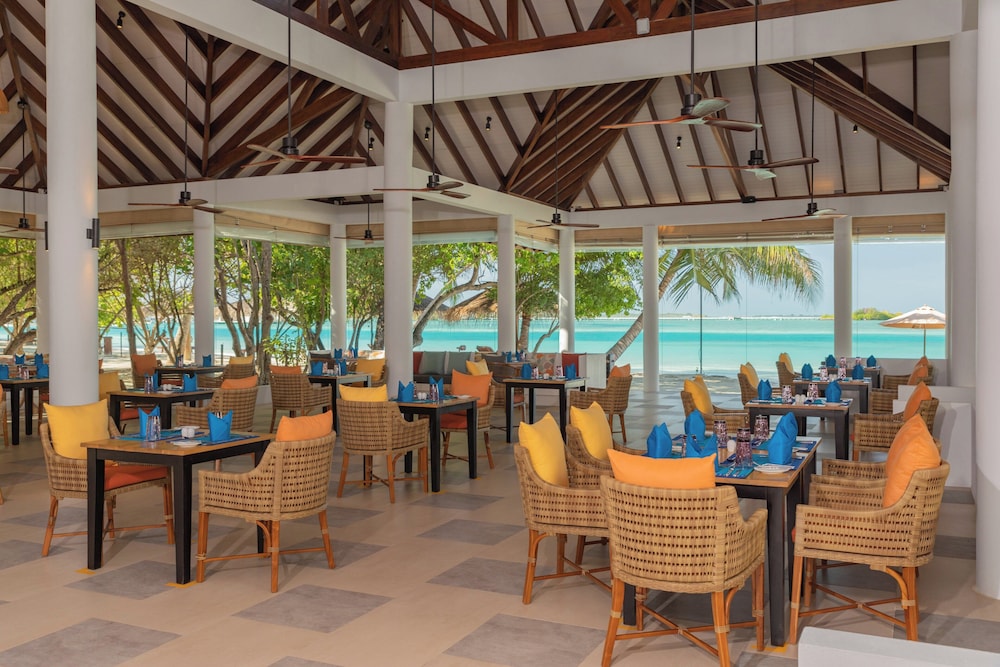 Cinnamon Dhonveli Maldives 76/89