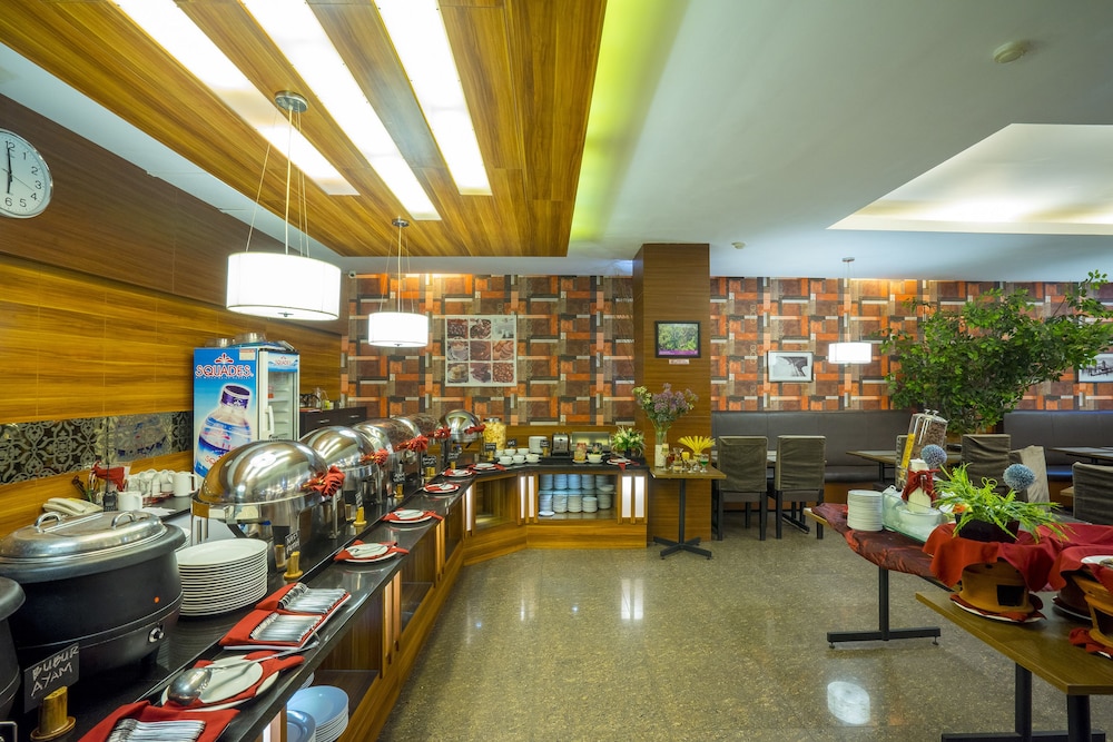 Hotel Grand Kartika 57/63