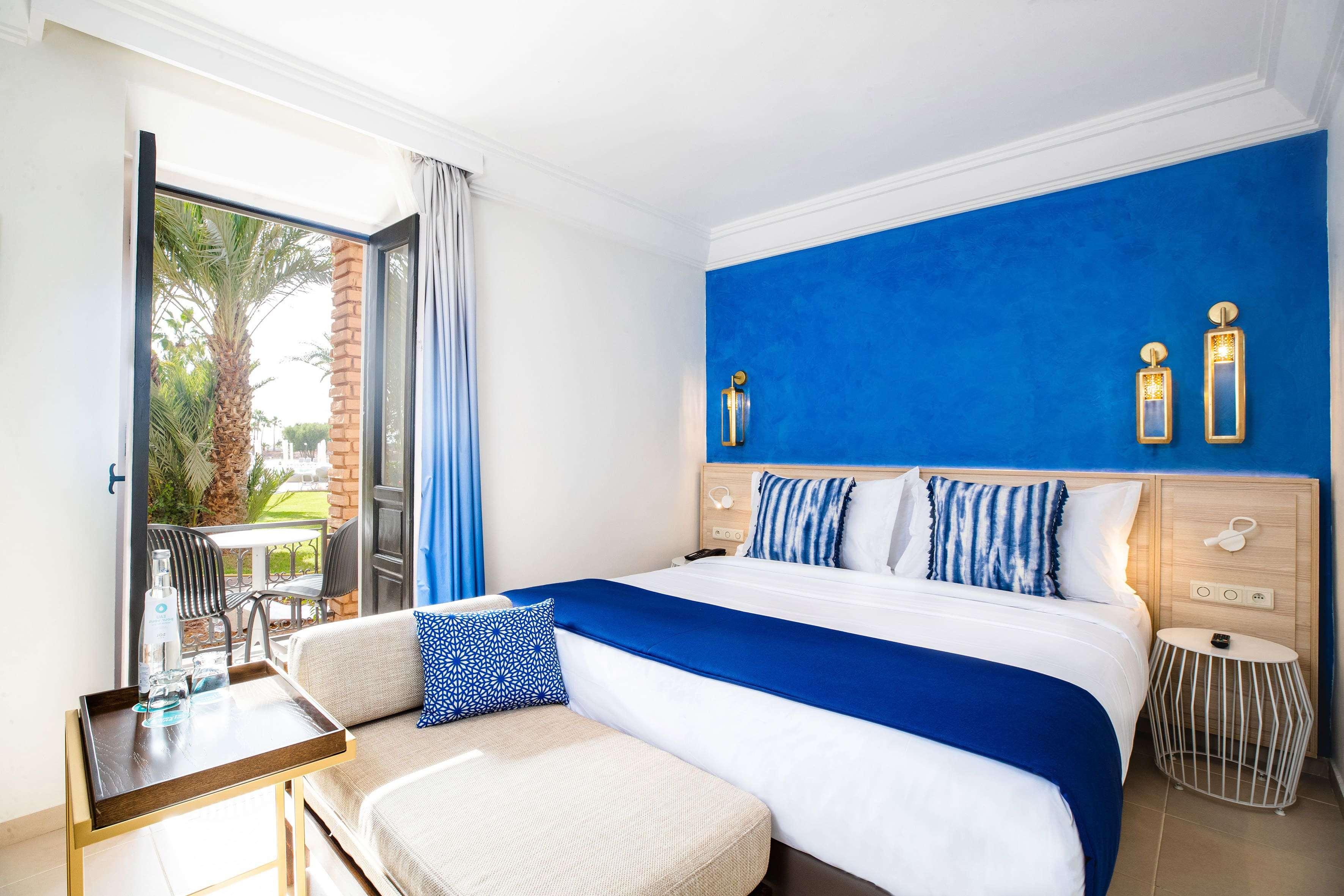 Room, Balcony
