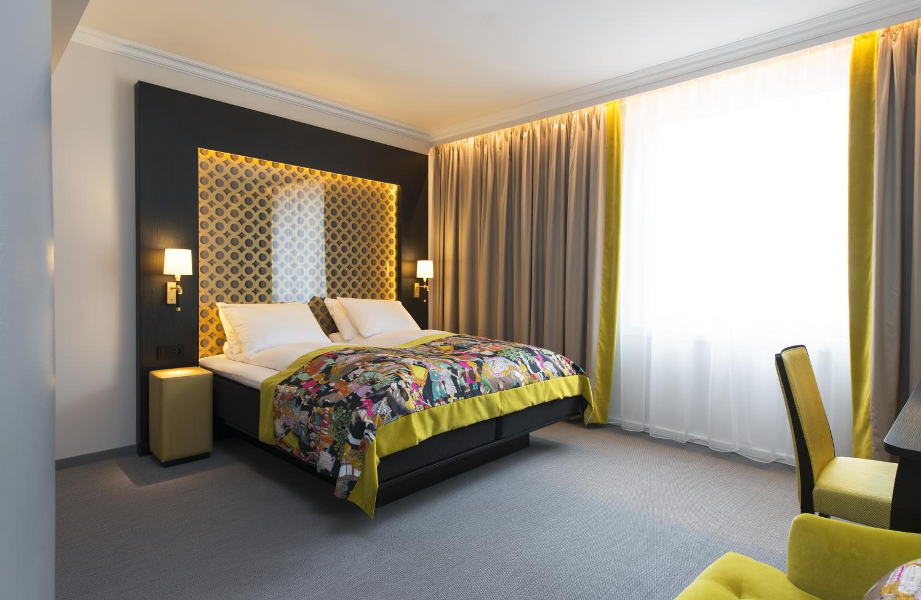 Superior, Queen Bed