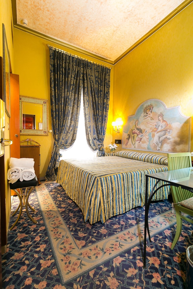 ROOM, SINGLE