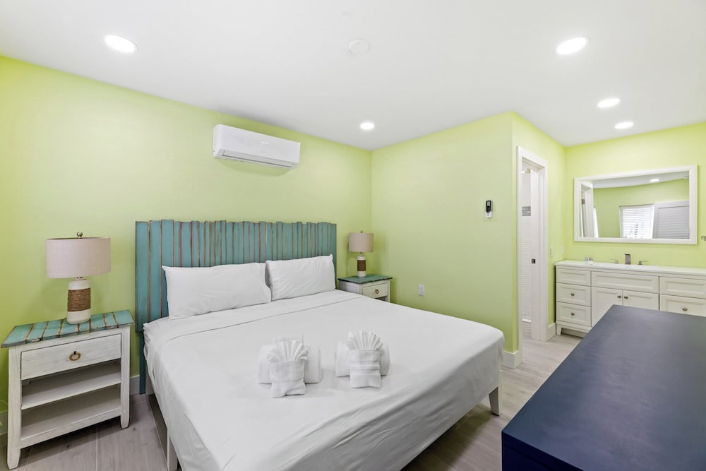 THE Palmview AND Sandpiper Inns 21/64