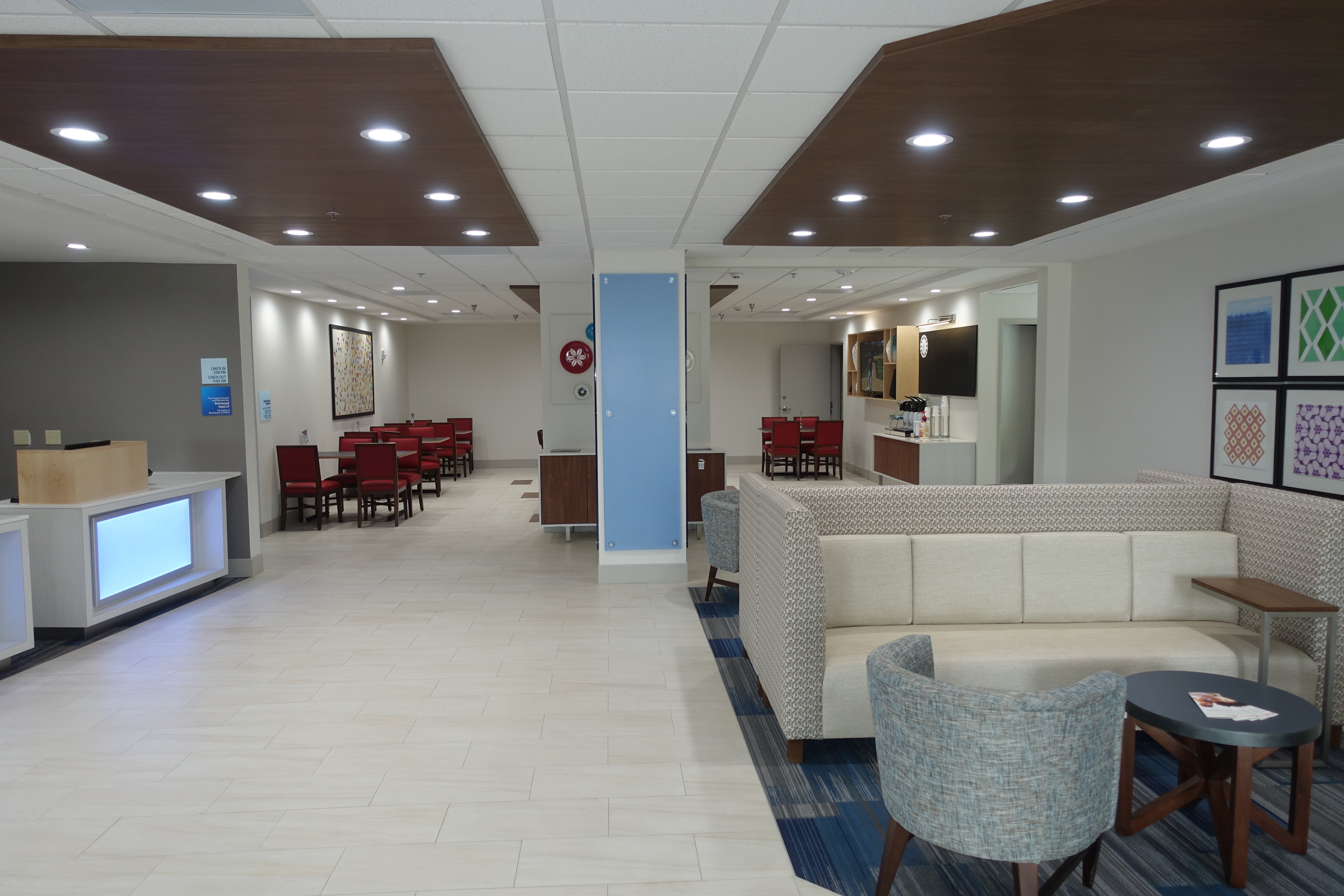 Holiday Inn Express Suites Brentwood 20/29
