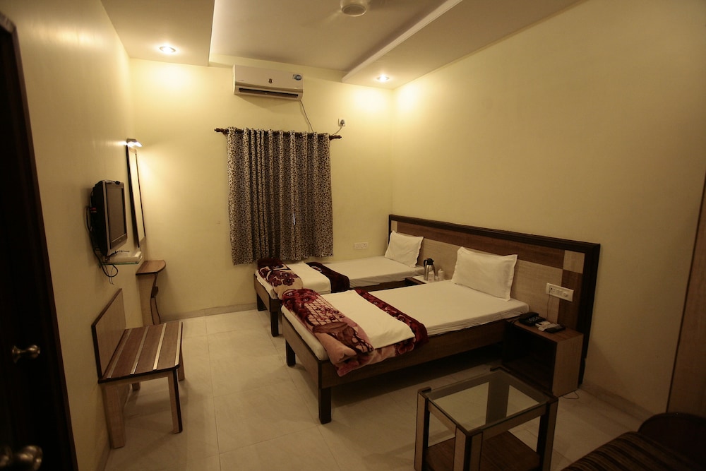 Hotel Sarovar Regency 8/27