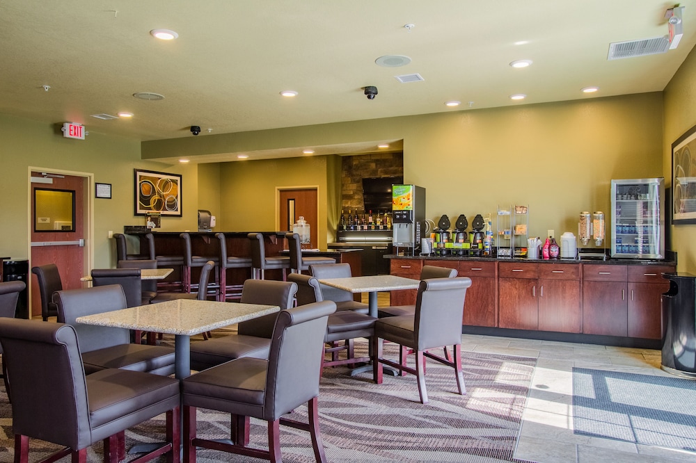 Cobblestone Hotel & Suites - Orrville 19/22
