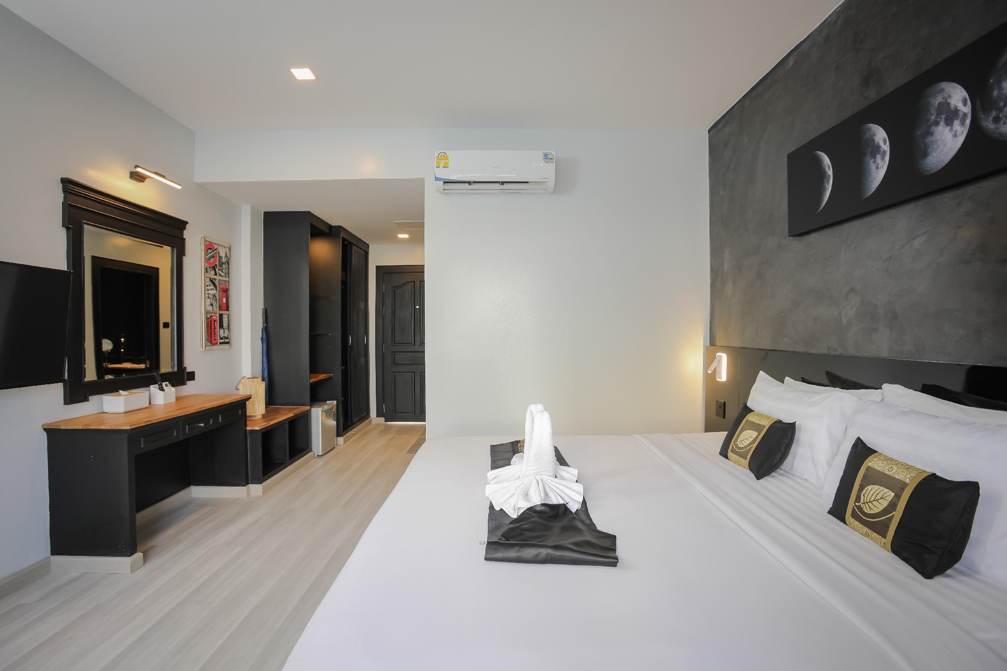 Deluxe, Double or Twin Bed, Pool Access
