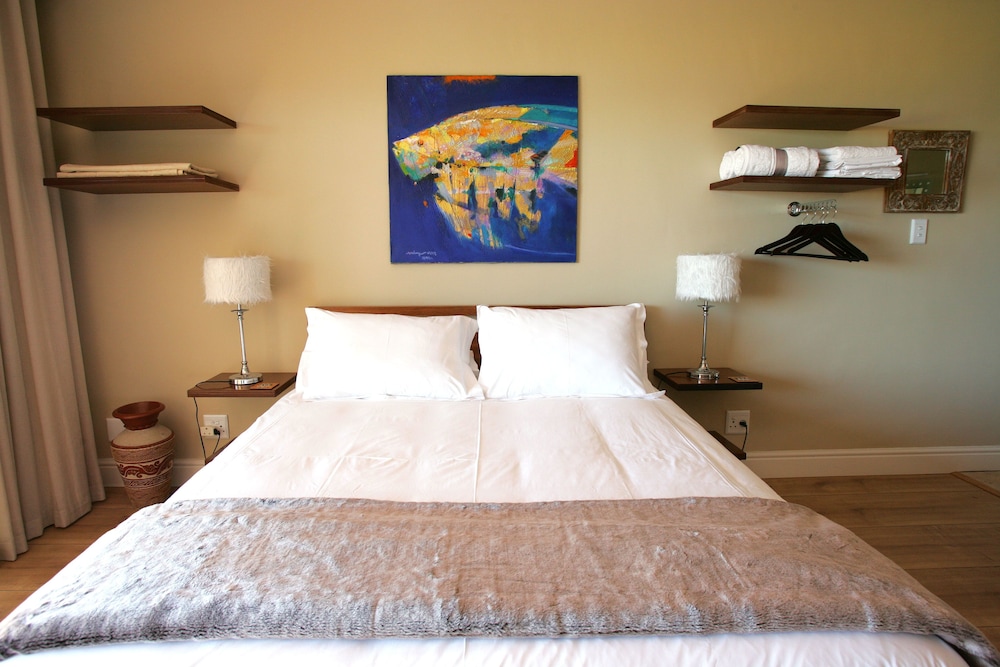 Dolphin Inn Guest House 26/74