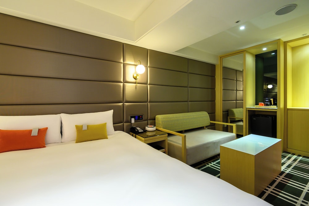 ROOM, KING BED