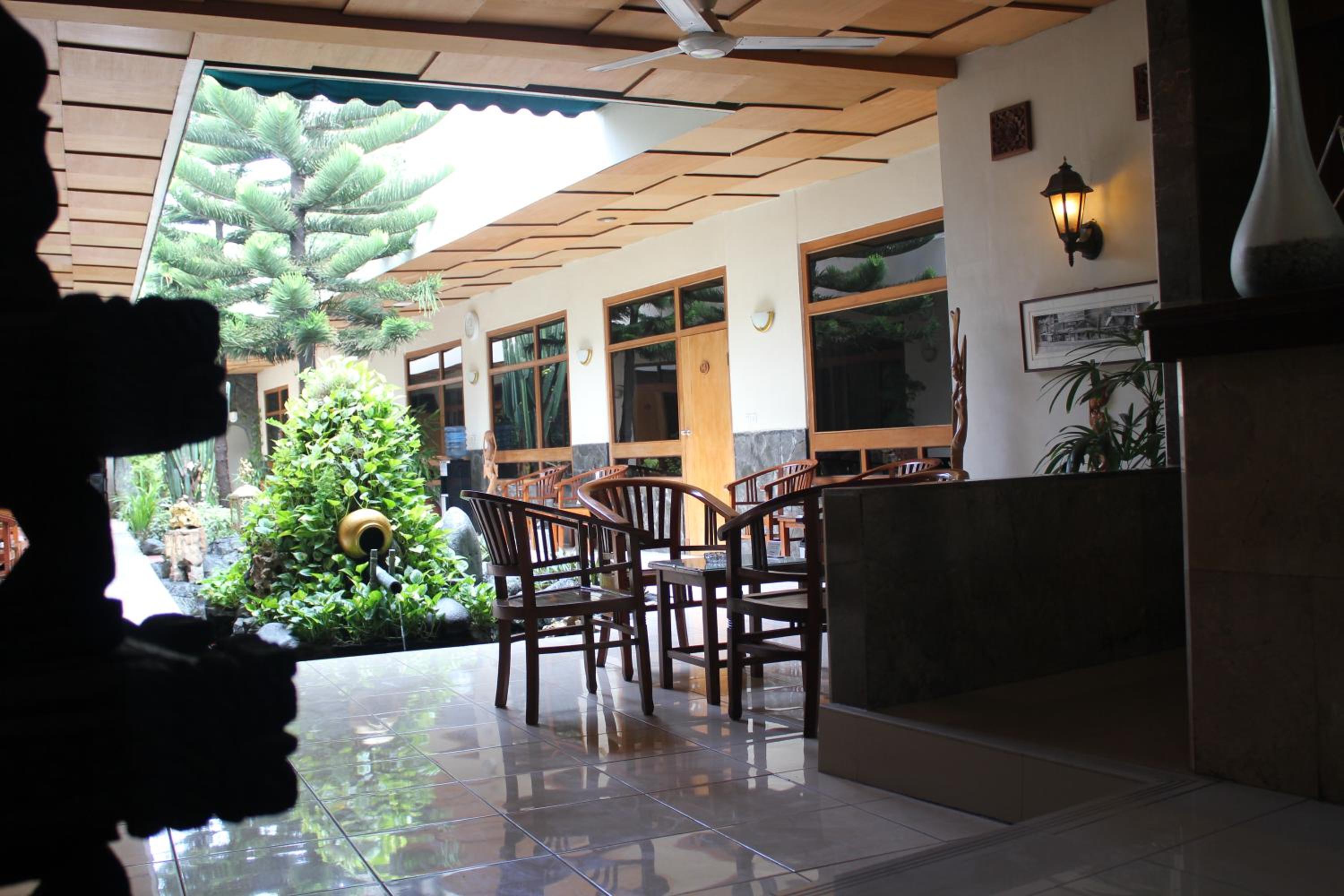 Hotel Priangan 10/50