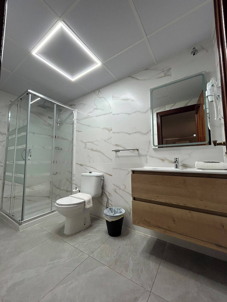 Hotel Velis 48/50